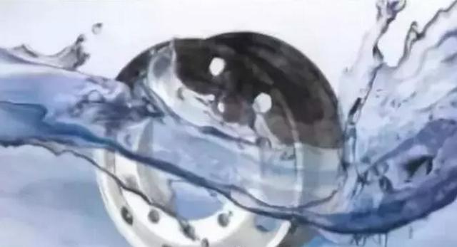 鑄(zhù)造與鍛造的區别(bie)，90%的車友都不知道(dao)